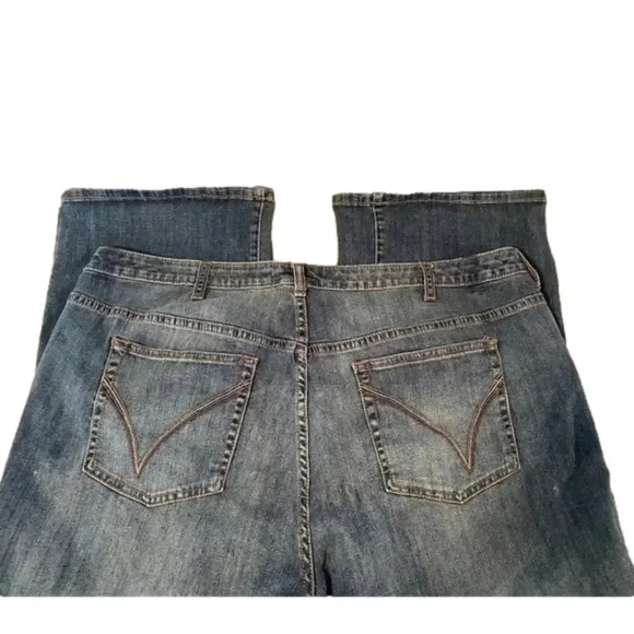 Venezia Women’s plus size jeans size 22 short. 
Inseam: 29”” - Picture 1 of 6